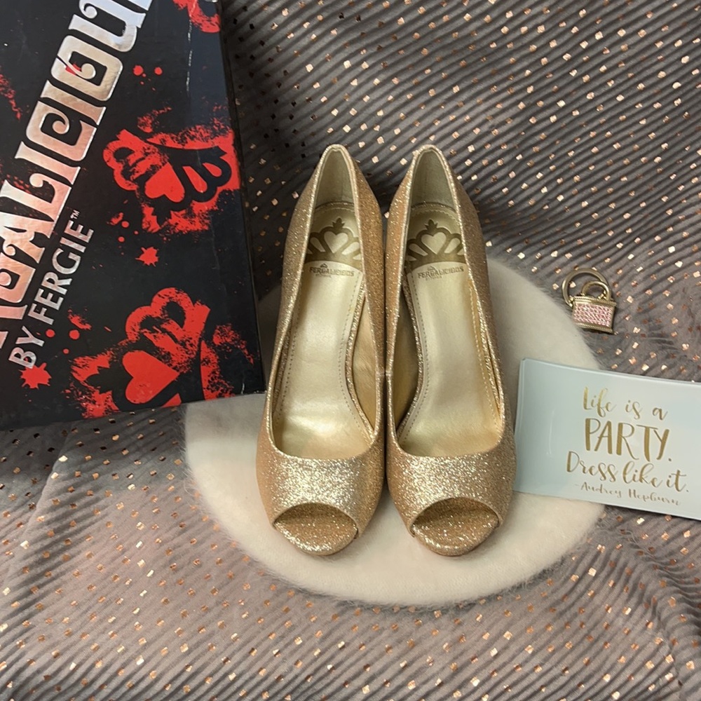 Gorgeous Gold Glitter ‘Grace’ Heels 👠 | Fergalicious by Fergie